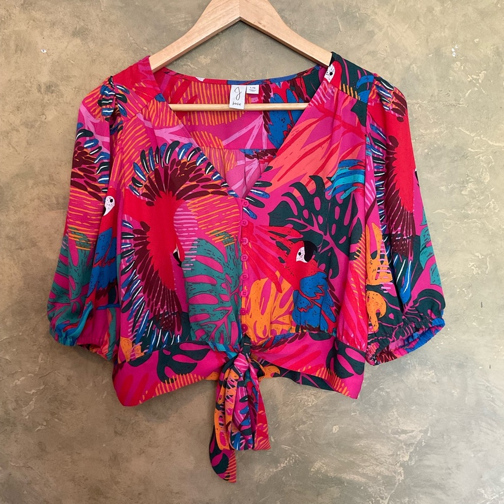 Joie | Tropical Parrot Graphic Tie-Front Cropped Blouse | Large | Resort